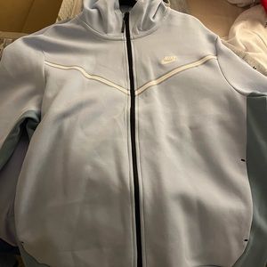 Light blue Nike tech selling because it’s too small for my man.